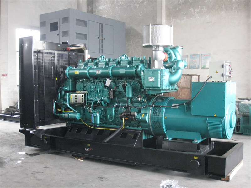 新泰200KW 柴油发电机的油耗是多少?
